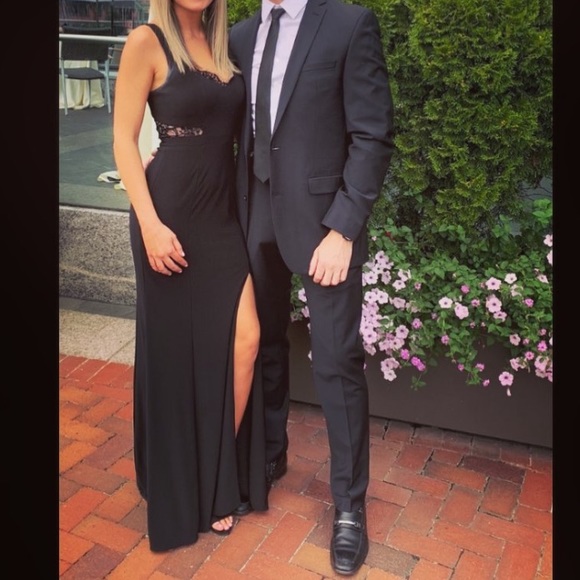 Black dress - Picture 1 of 8